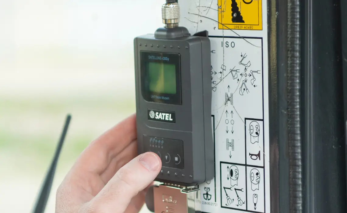 Komatsu's Smart Construction 3D Machine Guidance system comes with an optional kit for SATEL Radio.